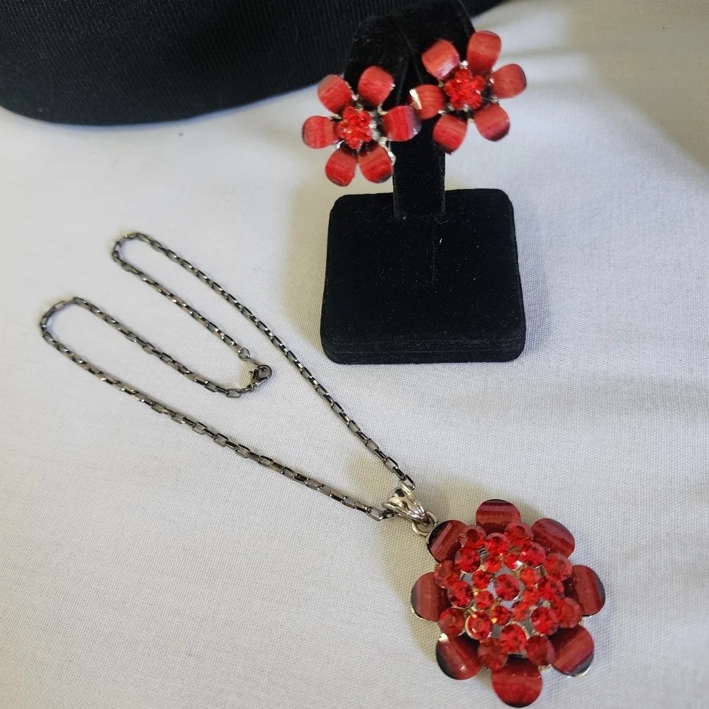 Red Glass and Crystal Flower Pendant Necklace and Matching Flower Earrings Set